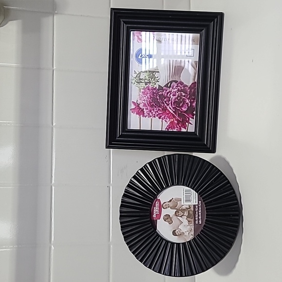 SET OF BLACK PICTURE FRAMES NEW - Picture 2 of 9